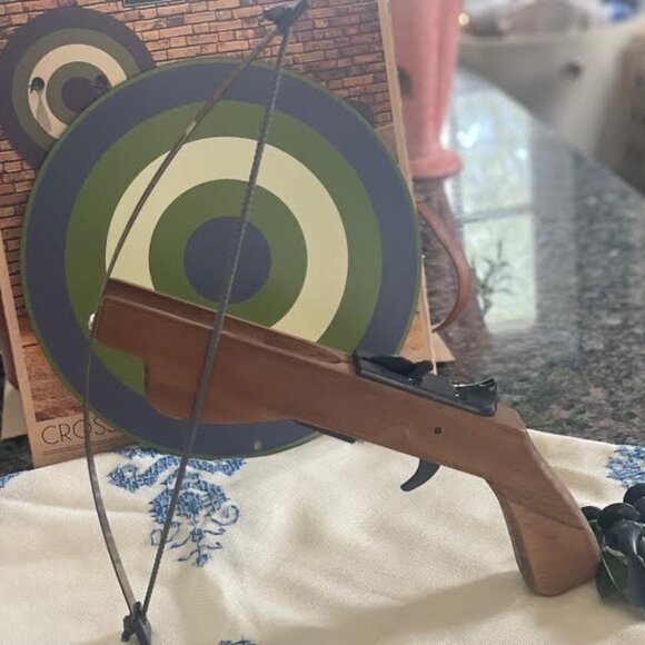 Rubber Dart Crossbow Archery Set, Incl. Crossbow, Target and Darts - Picture 7 of 11